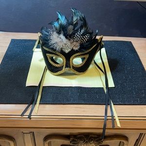 Vntg Carnaval/Masquerade Ladies Feather Plumed (Final Price)